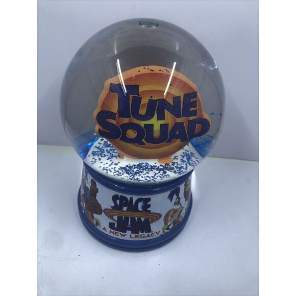 Space Jam A New Legacy Looney Tune Squad Snow Globe Lebron James - Picture 11 of 12
